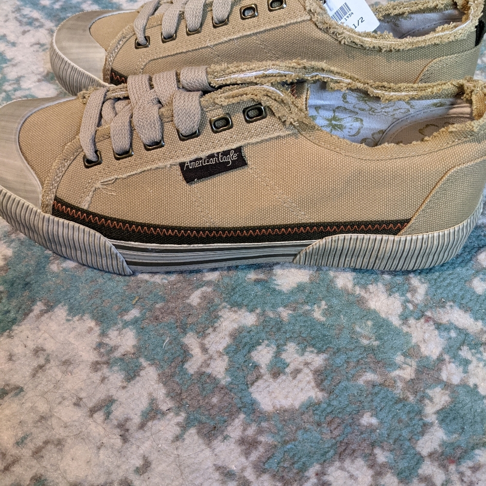 NWT American Eagle Canvas Sneakers